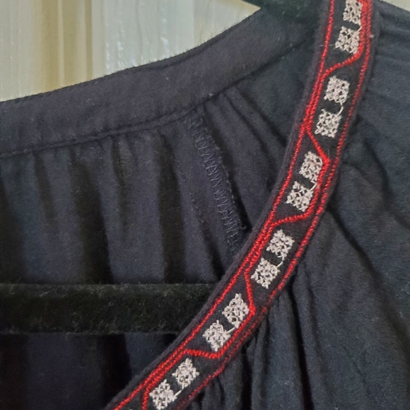 Alya Red Embroidered Black Cotton Long Sleeve Loose Fit Top Women's Size Large - Picture 3 of 9